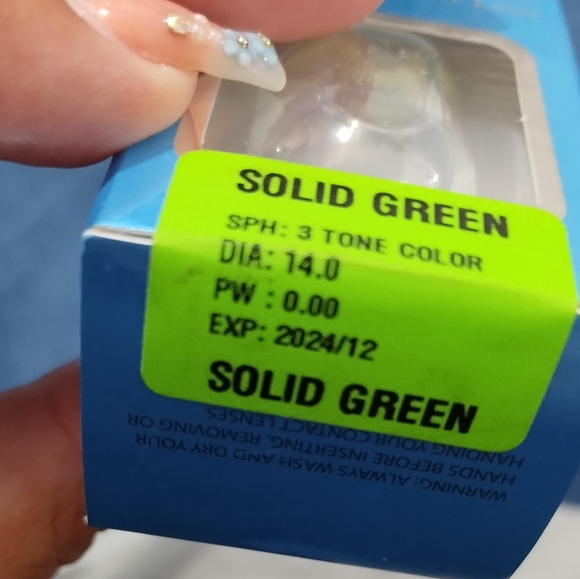 Solid Green 💚 Diamond Color Lens - Picture 2 of 2